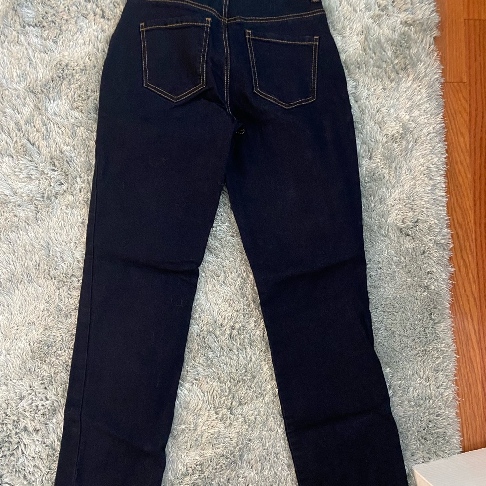 Women’s jean, size 4, Gloria Vanderbilt. Barely worn.